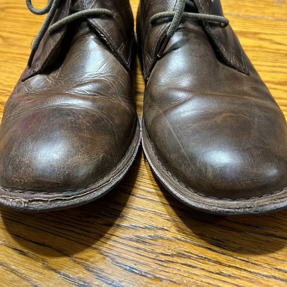 Varese Gobi Brown Men’s distressed leather chukka boots.  Rubber sole. Size 11.